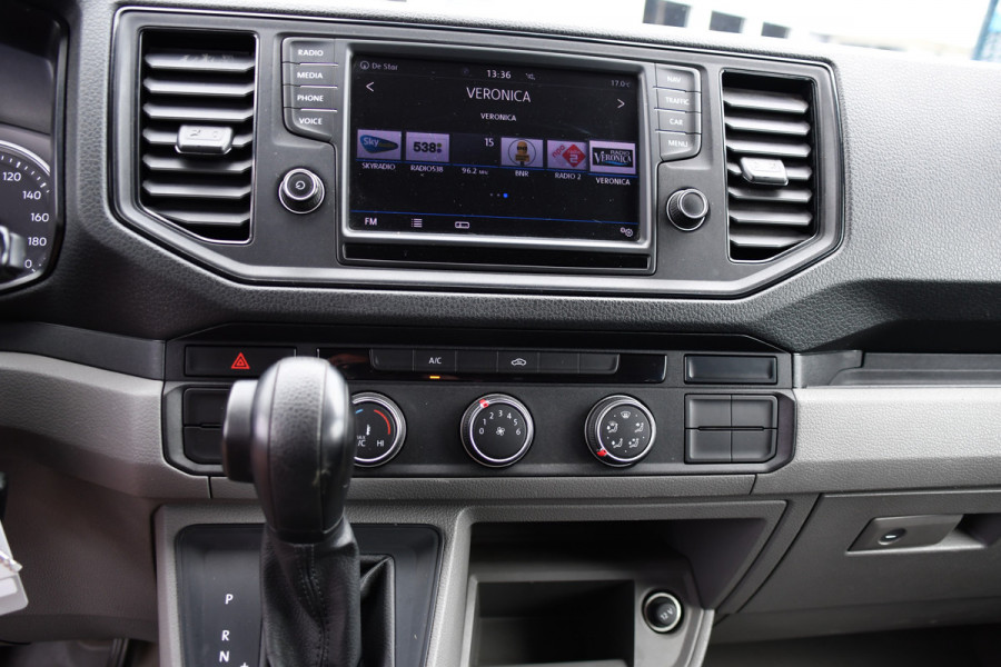 Volkswagen Crafter 35 2.0 TDI L4H3 DC PB Edition Cruise, Carplay, 177pk, Trekhaak, Multimedia, Airco, 5 Zits, Automaat, Uniek!