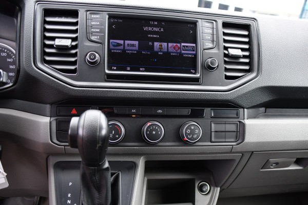 Volkswagen Crafter 35 2.0 TDI L4H3 DC PB Edition Cruise, Carplay, 177pk, Trekhaak, Multimedia, Airco, 5 Zits, Automaat, Uniek!