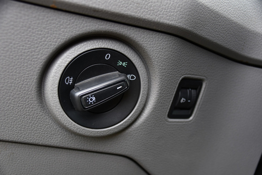Volkswagen Crafter 35 2.0 TDI L4H3 DC PB Edition Cruise, Carplay, 177pk, Trekhaak, Multimedia, Airco, 5 Zits, Automaat, Uniek!