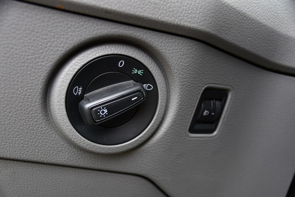 Volkswagen Crafter 35 2.0 TDI L4H3 DC PB Edition Cruise, Carplay, 177pk, Trekhaak, Multimedia, Airco, 5 Zits, Automaat, Uniek!