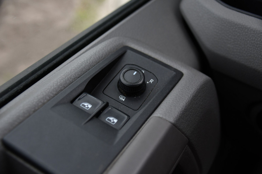 Volkswagen Crafter 35 2.0 TDI L4H3 DC PB Edition Cruise, Carplay, 177pk, Trekhaak, Multimedia, Airco, 5 Zits, Automaat, Uniek!