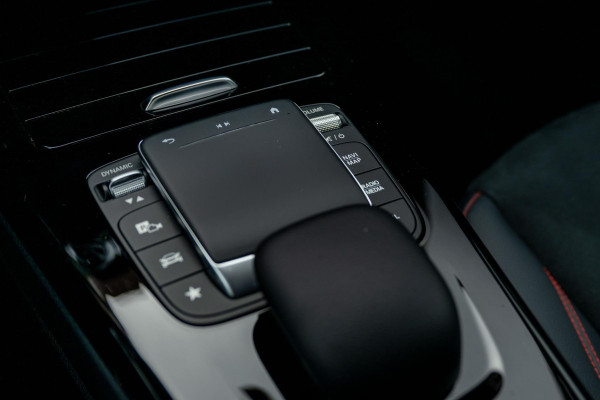 Mercedes-Benz CLA-Klasse 200 AMG Line Multibeam Sfeerverlicht. Orig NL Auto