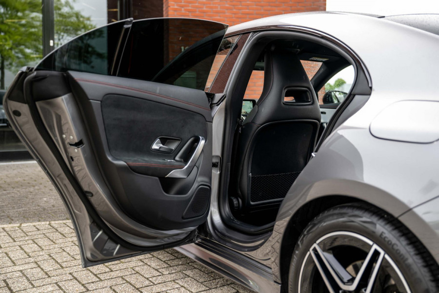 Mercedes-Benz CLA-Klasse 200 AMG Line Multibeam Sfeerverlicht. Orig NL Auto