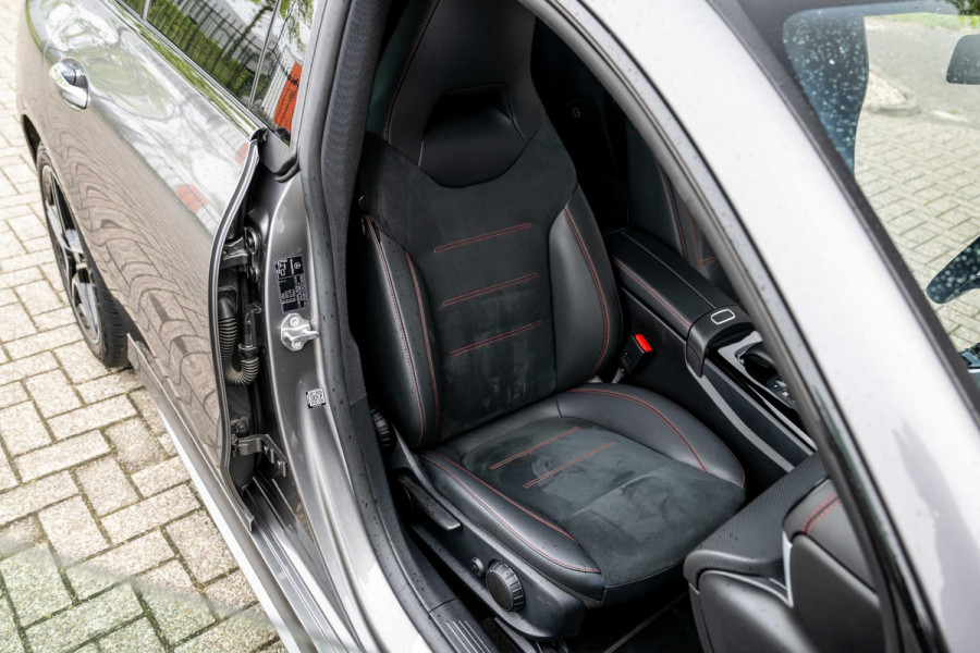 Mercedes-Benz CLA-Klasse 200 AMG Line Multibeam Sfeerverlicht. Orig NL Auto
