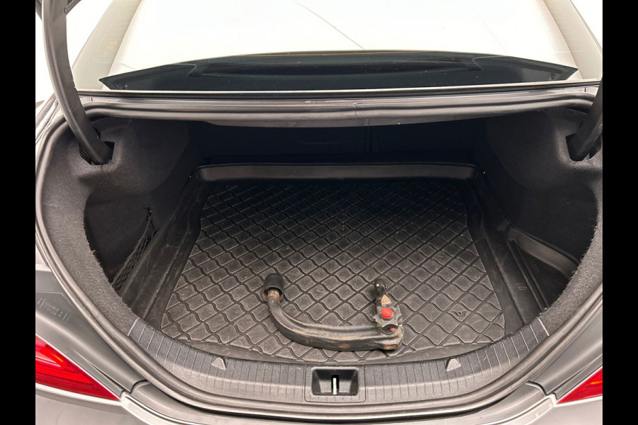 Mercedes-Benz CLA-Klasse 180 Business Solution AMG | Trekhaak | Camera | LED | Alcantara/Leder | Origineel NL