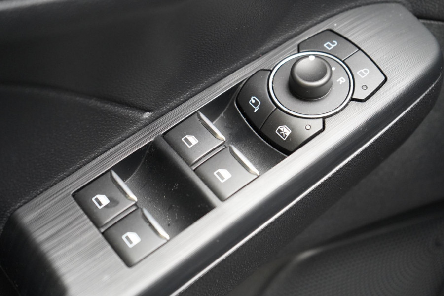 Ford Kuga 2.5 PHEV ST-Line | Carplay | Winter-pack | Parkeersensoren | Keyless | Lm velgen