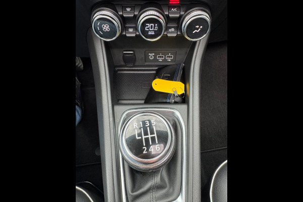 Renault Captur TCe 90 Techno Pano / Groot navi / Clima / Keyless / LM velgen