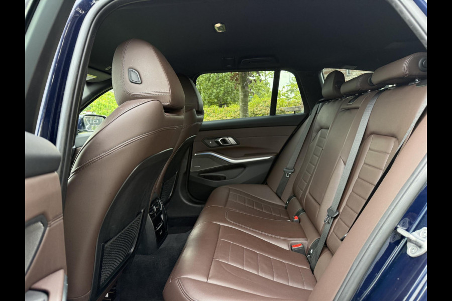 BMW 3 Serie Touring 320e | Nieuw Model | Camera | Zwarte Hemel | NL-Auto | Cruise control adaptief met Stop&Go |