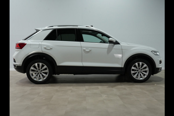 Volkswagen T-Roc 1.0 TSI Style | Trekhaak | Panorama | Full-LED | Navi