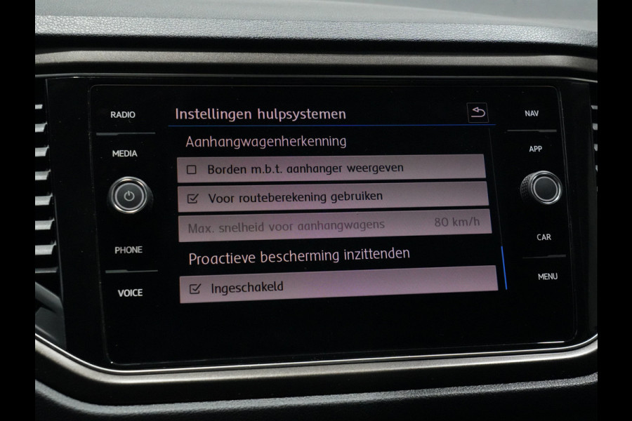 Volkswagen T-Roc 1.0 TSI Style | Trekhaak | Panorama | Full-LED | Navi