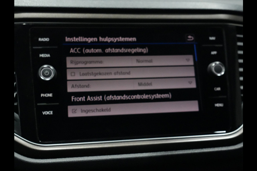 Volkswagen T-Roc 1.0 TSI Style | Trekhaak | Panorama | Full-LED | Navi