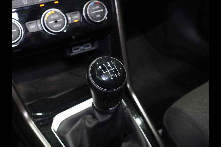 Volkswagen T-Roc 1.0 TSI Style | Trekhaak | Panorama | Full-LED | Navi