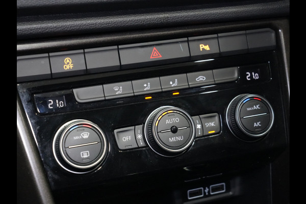 Volkswagen T-Roc 1.0 TSI Style | Trekhaak | Panorama | Full-LED | Navi