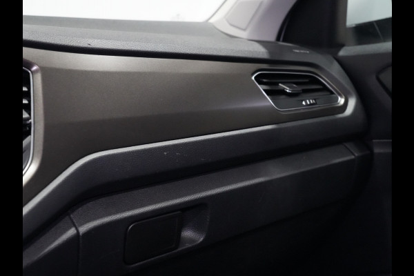 Volkswagen T-Roc 1.0 TSI Style | Trekhaak | Panorama | Full-LED | Navi