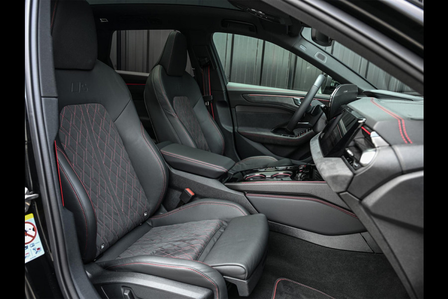 Audi A6 Avant 3.0 TFSI 368PK Quattro S-Edition Panoramadak | Luchtvering | Head-up display | 6-cilinder | Stoelgeheugen | 4-Wiel besturing | Tech Pro | Adaptive cruise control | B&O audio | S-stoelen | Ambiance verlichting | Carbon inleg | Styling kit | 4-Zone climate