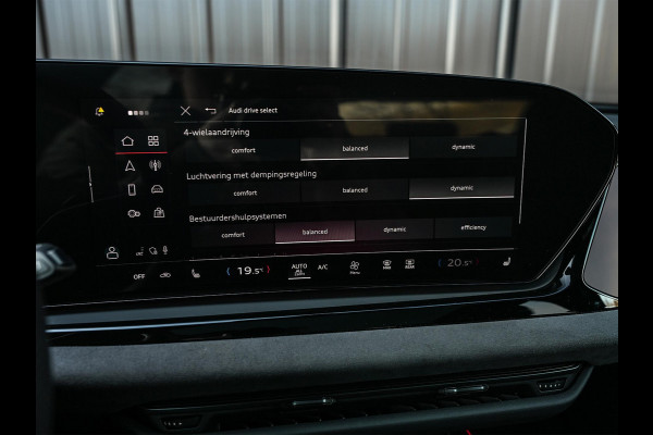 Audi A6 Avant 3.0 TFSI 368PK Quattro S-Edition Panoramadak | Luchtvering | Head-up display | 6-cilinder | Stoelgeheugen | 4-Wiel besturing | Tech Pro | Adaptive cruise control | B&O audio | S-stoelen | Ambiance verlichting | Carbon inleg | Styling kit | 4-Zone climate