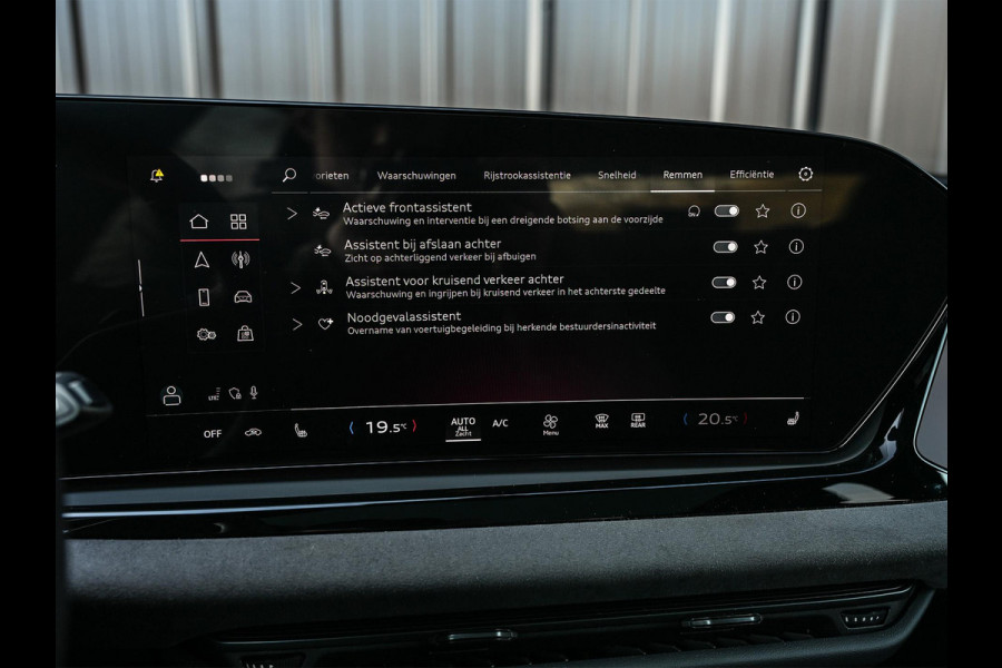 Audi A6 Avant 3.0 TFSI 368PK Quattro S-Edition Panoramadak | Luchtvering | Head-up display | 6-cilinder | Stoelgeheugen | 4-Wiel besturing | Tech Pro | Adaptive cruise control | B&O audio | S-stoelen | Ambiance verlichting | Carbon inleg | Styling kit | 4-Zone climate