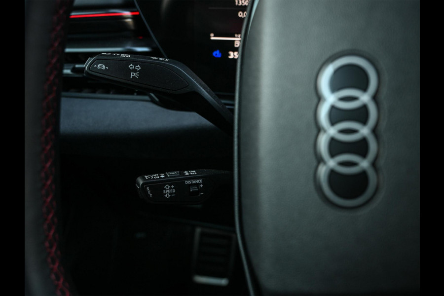 Audi A6 Avant 3.0 TFSI 368PK Quattro S-Edition Panoramadak | Luchtvering | Head-up display | 6-cilinder | Stoelgeheugen | 4-Wiel besturing | Tech Pro | Adaptive cruise control | B&O audio | S-stoelen | Ambiance verlichting | Carbon inleg | Styling kit | 4-Zone climate