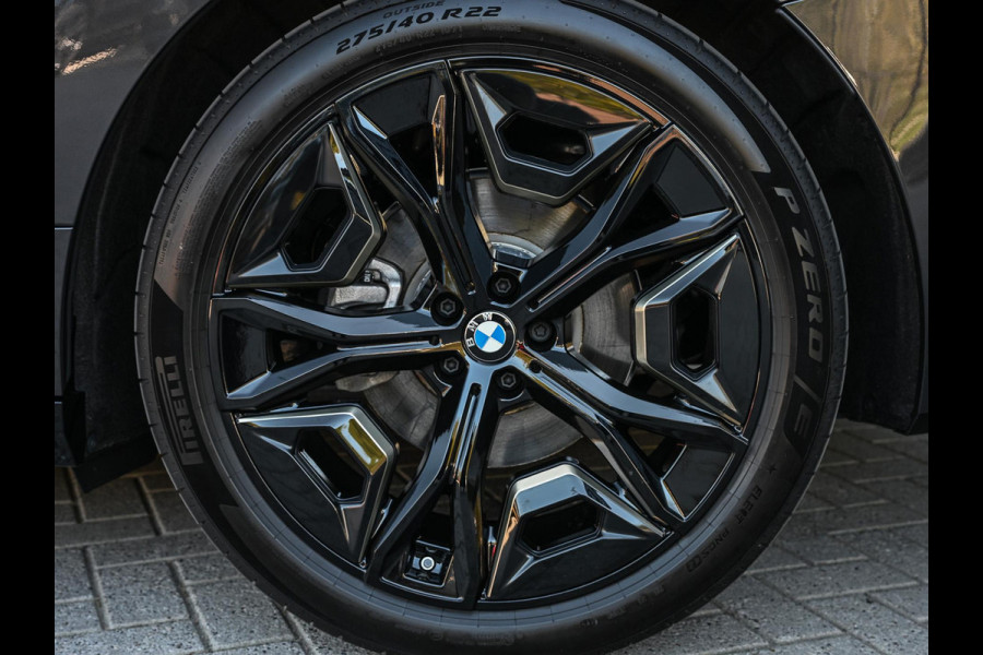 BMW iX xDrive45 101 kWh | NL-auto | Comfort access | Soft close | Iconic glow | Adaptive led | Sky lounge | Driving assistant prof. | Dab+ | Harman/kardon |