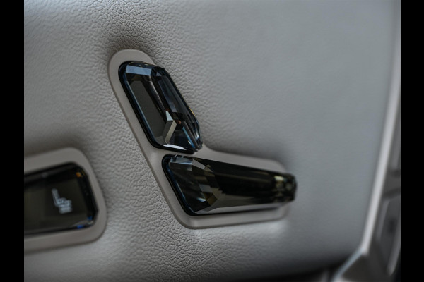 BMW iX xDrive45 101 kWh | NL-auto | Comfort access | Soft close | Iconic glow | Adaptive led | Sky lounge | Driving assistant prof. | Dab+ | Harman/kardon |
