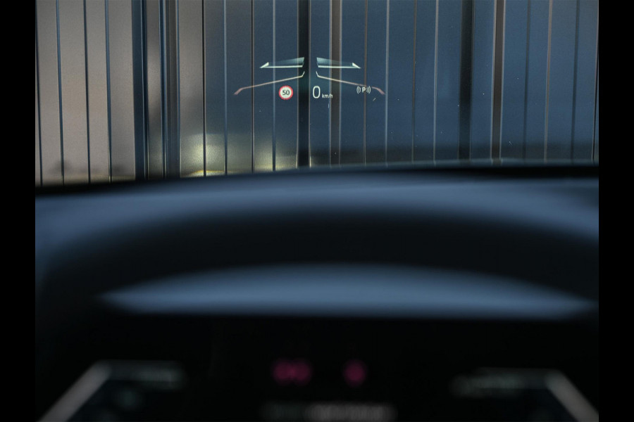 BMW iX xDrive45 101 kWh | NL-auto | Comfort access | Soft close | Iconic glow | Adaptive led | Sky lounge | Driving assistant prof. | Dab+ | Harman/kardon |