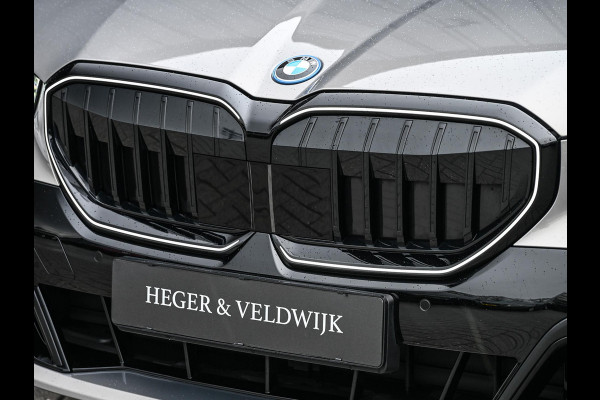BMW 5 Serie Touring 530e xDrive | M-Sport Pro | Panoramadak | Harman Kardon audio | M-Sport Suspension | Adaptive Led | Driving Assistant Plus | Ambient Light | Iconic glow grille | M-Sport Brake Red | Shadowline Lights