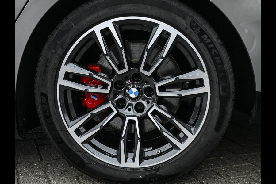 BMW 5 Serie Touring 530e xDrive | M-Sport Pro | Panoramadak | Harman Kardon audio | M-Sport Suspension | Adaptive Led | Driving Assistant Plus | Ambient Light | Iconic glow grille | M-Sport Brake Red | Shadowline Lights