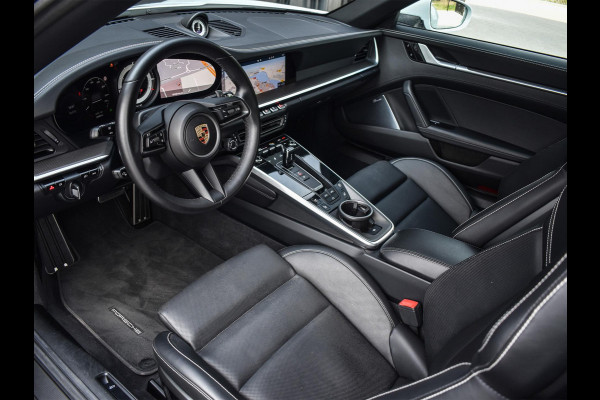 Porsche 911 Cabrio 3.0 Carrera 4 S NL-Auto 451pk | Sport design pack | Achteras besturing | Lift systeem | Sport chrono | 18-wegs memory seats | Burmester sound | Adaptive cruise | Carbon pack | Matrix led | 360 camera | Nw prijs 236.000