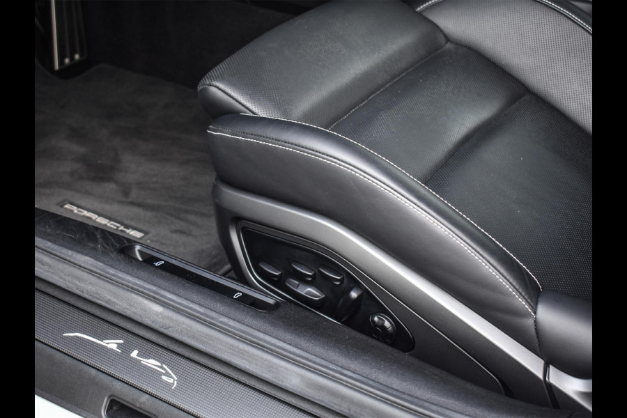 Porsche 911 Cabrio 3.0 Carrera 4 S NL-Auto 451pk | Sport design pack | Achteras besturing | Lift systeem | Sport chrono | 18-wegs memory seats | Burmester sound | Adaptive cruise | Carbon pack | Matrix led | 360 camera | Nw prijs 236.000