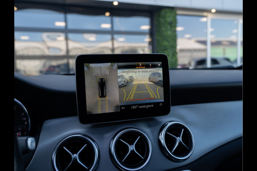 Mercedes-Benz GLA 180 Business Solution AMG Night Upgrade
