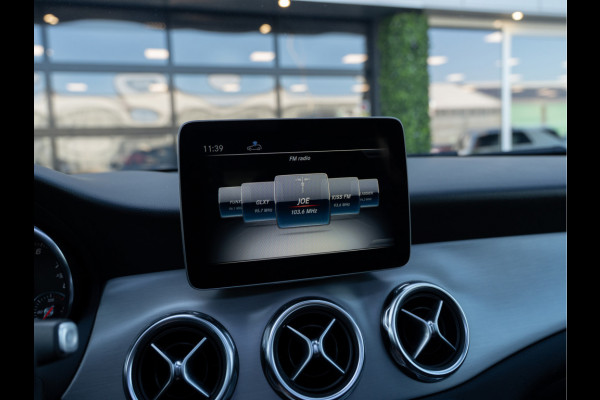 Mercedes-Benz GLA 180 Business Solution AMG Night Upgrade