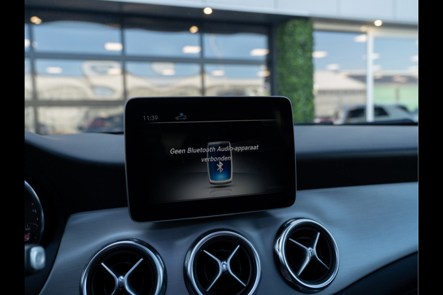 Mercedes-Benz GLA 180 Business Solution AMG Night Upgrade