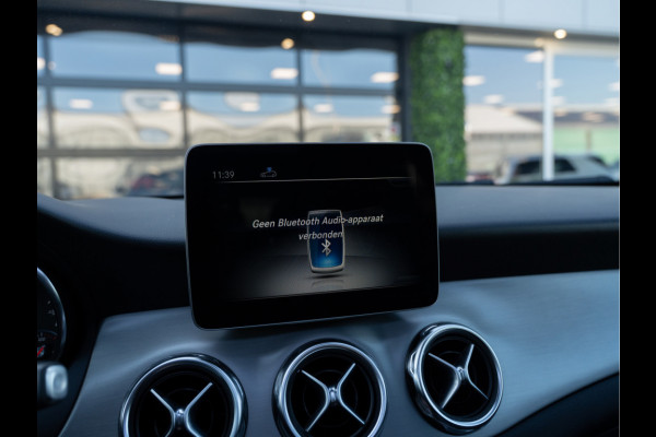 Mercedes-Benz GLA 180 Business Solution AMG Night Upgrade