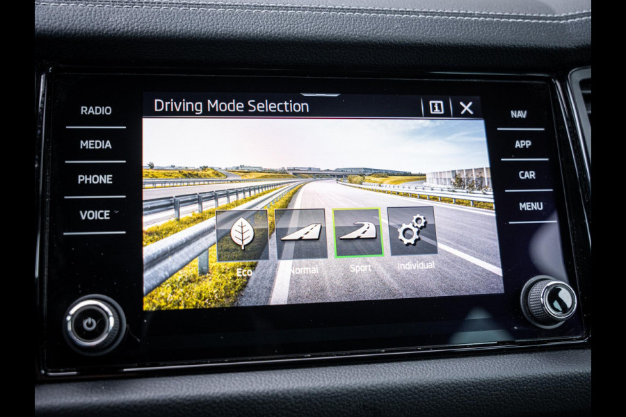 Škoda Kodiaq 1.5 TSI Sportline Business 7p. - ACC l Trekhaak l Memory l 20''