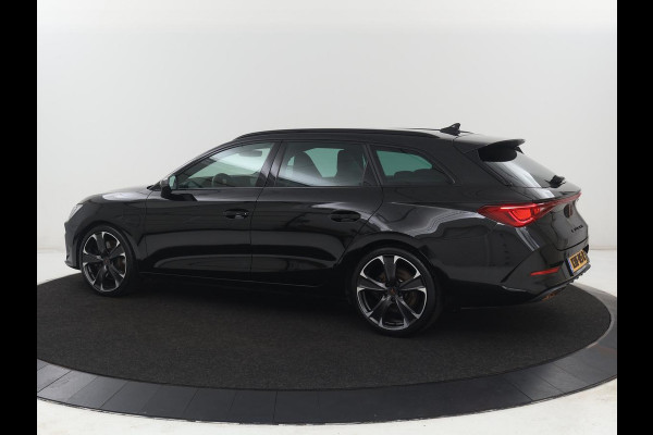 CUPRA Leon 1.4 eHybrid VZ | SOH 93,5% | 245pk | Stoelverwarming | Adaptive cruise | Navigatie | Camera | Stuurverwarming | Park Assist | Sfeerverlichting | Keyless | Full LED | Sportstoelen | PHEV | Plug In
