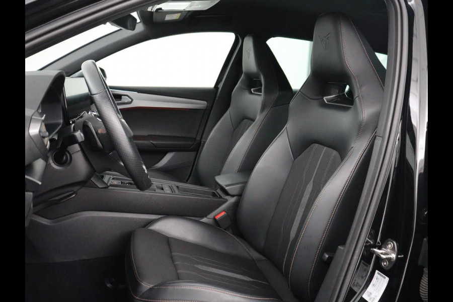 CUPRA Leon 1.4 eHybrid VZ | SOH 93,5% | 245pk | Stoelverwarming | Adaptive cruise | Navigatie | Camera | Stuurverwarming | Park Assist | Sfeerverlichting | Keyless | Full LED | Sportstoelen | PHEV | Plug In
