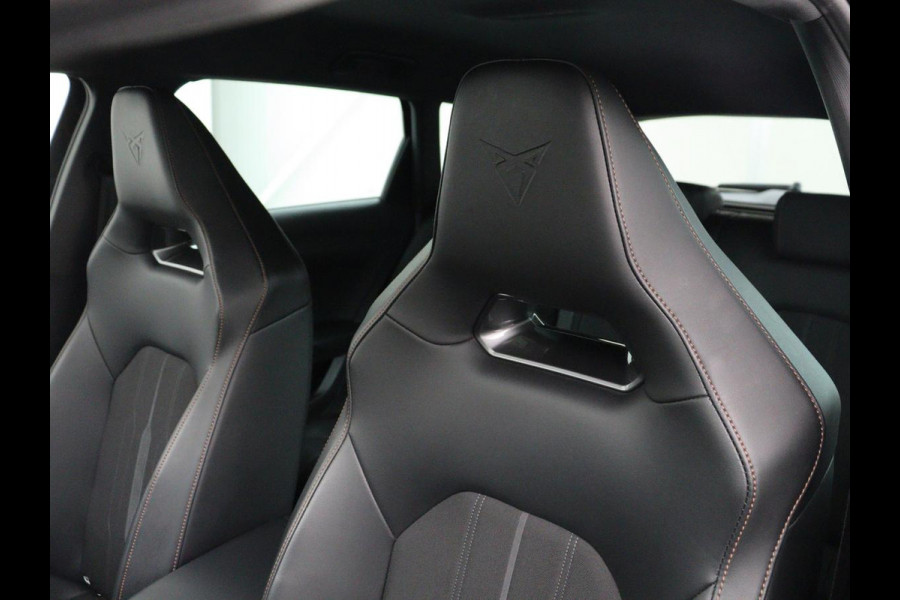 CUPRA Leon 1.4 eHybrid VZ | SOH 93,5% | 245pk | Stoelverwarming | Adaptive cruise | Navigatie | Camera | Stuurverwarming | Park Assist | Sfeerverlichting | Keyless | Full LED | Sportstoelen | PHEV | Plug In