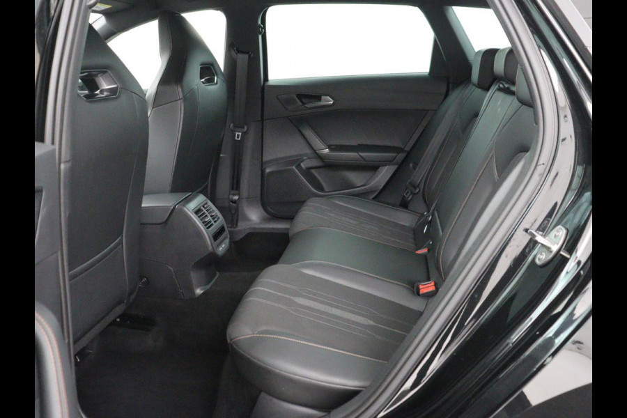 CUPRA Leon 1.4 eHybrid VZ | SOH 93,5% | 245pk | Stoelverwarming | Adaptive cruise | Navigatie | Camera | Stuurverwarming | Park Assist | Sfeerverlichting | Keyless | Full LED | Sportstoelen | PHEV | Plug In