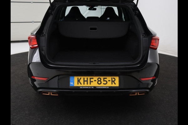 CUPRA Leon 1.4 eHybrid VZ | SOH 93,5% | 245pk | Stoelverwarming | Adaptive cruise | Navigatie | Camera | Stuurverwarming | Park Assist | Sfeerverlichting | Keyless | Full LED | Sportstoelen | PHEV | Plug In