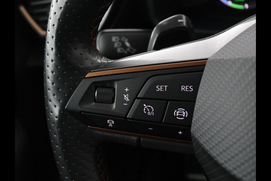 CUPRA Leon 1.4 eHybrid VZ | SOH 93,5% | 245pk | Stoelverwarming | Adaptive cruise | Navigatie | Camera | Stuurverwarming | Park Assist | Sfeerverlichting | Keyless | Full LED | Sportstoelen | PHEV | Plug In