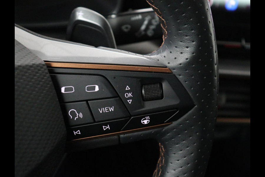 CUPRA Leon 1.4 eHybrid VZ | SOH 93,5% | 245pk | Stoelverwarming | Adaptive cruise | Navigatie | Camera | Stuurverwarming | Park Assist | Sfeerverlichting | Keyless | Full LED | Sportstoelen | PHEV | Plug In