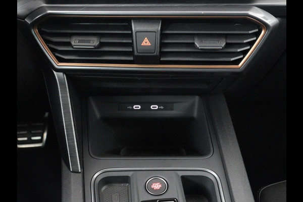 CUPRA Leon 1.4 eHybrid VZ | SOH 93,5% | 245pk | Stoelverwarming | Adaptive cruise | Navigatie | Camera | Stuurverwarming | Park Assist | Sfeerverlichting | Keyless | Full LED | Sportstoelen | PHEV | Plug In