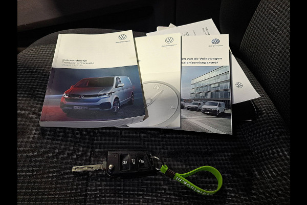 Volkswagen Transporter 2.0 TDI L2H1 Edition Automaat Navi Camera