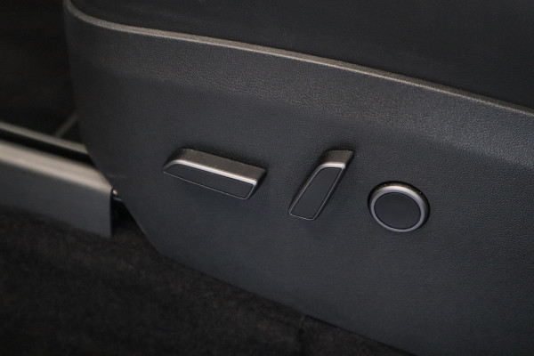 Tesla Model Y Performance AWD 75 kWh ACC Panoramadak HW3 !! 2e Pinksterdag geopend van 12:00 tot 17:00u !!