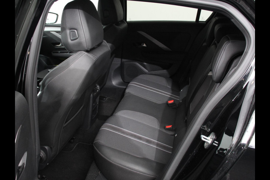 Opel Astra 1.2 Turbo GS Navigatie Apple Carplay/Android Auto Camera Parkeersensoren Adaptive Cruise Control Full LED Stoel-en stuurverwarming Virtual Cockpit Climate Control Lichtmetalen velgen