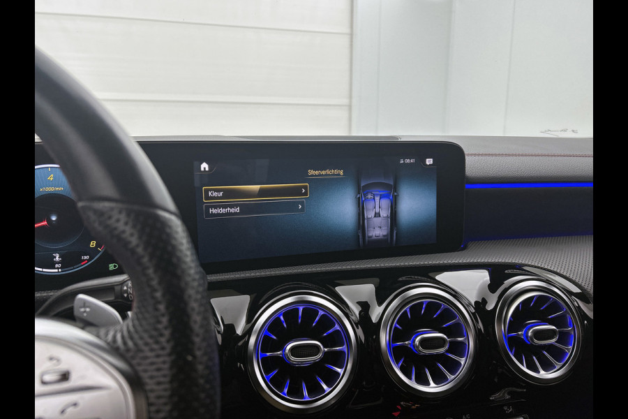 Mercedes-Benz CLA-Klasse Shooting Brake 180 Business Solution AMG(Goed ondH, SfeerVerlichting, Navi Groot, StoelV, Carplay, Etc)
