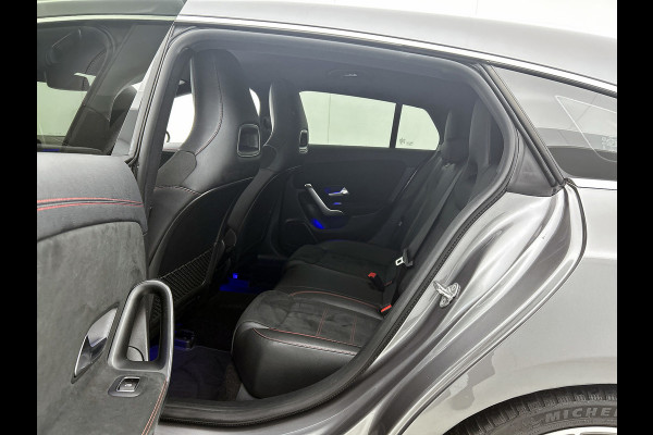 Mercedes-Benz CLA-Klasse Shooting Brake 180 Business Solution AMG(Goed ondH, SfeerVerlichting, Navi Groot, StoelV, Carplay, Etc)