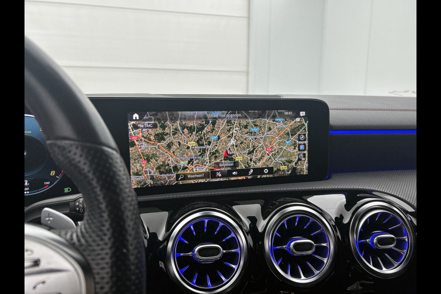 Mercedes-Benz CLA-Klasse Shooting Brake 180 Business Solution AMG(Goed ondH, SfeerVerlichting, Navi Groot, StoelV, Carplay, Etc)