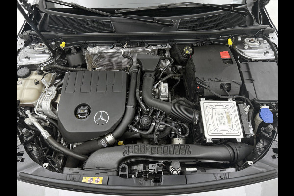 Mercedes-Benz CLA-Klasse Shooting Brake 180 Business Solution AMG(Goed ondH, SfeerVerlichting, Navi Groot, StoelV, Carplay, Etc)