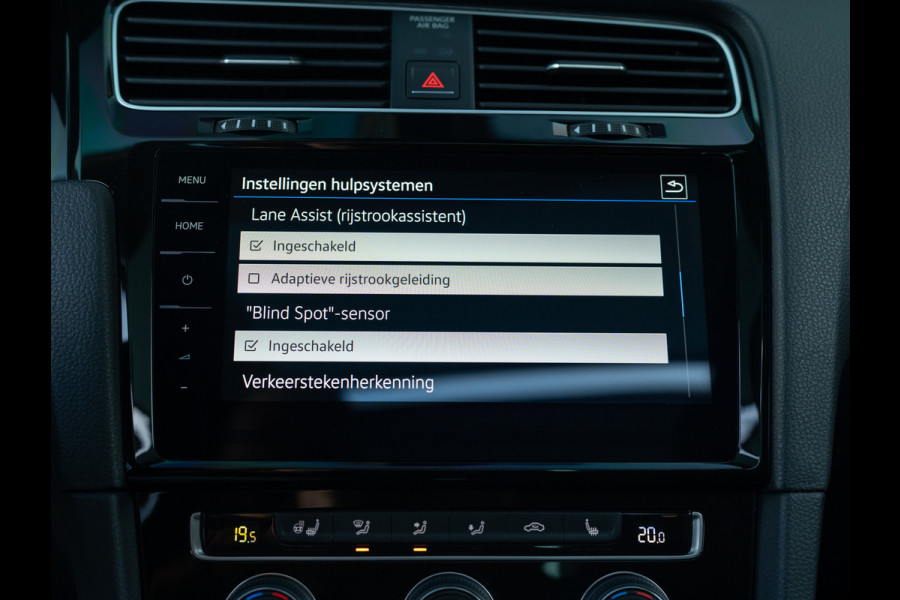 Volkswagen Golf 1.5 TSI Highline Business R | Panodak | Groot Navi | Trekhaak afnb. | Keyless | Prijs Rijklaar!!